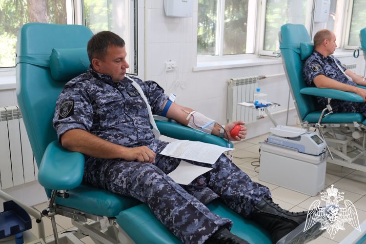 Росгвардейцы поддержали донорскую акцию «От сердца к сердцу» в Курске