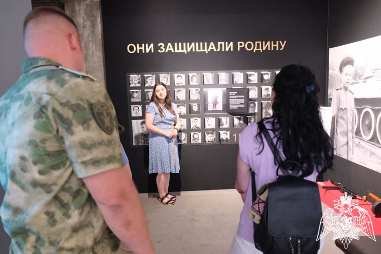 В Курске росгвардейцы посетили  музей Юные защитники Родины