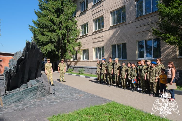 В Курске росгвардейцы провели экскурсию для курсантов клуба «Гранит»