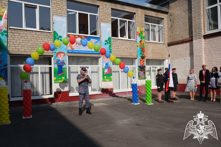 Росгвардейцы в День знаний  провели открытые уроки в рамках акции «Вместе против террора»  в Курских школах