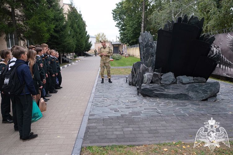 В Курске курсанты Гвардейской смены посетили региональное Управление Росгвардии