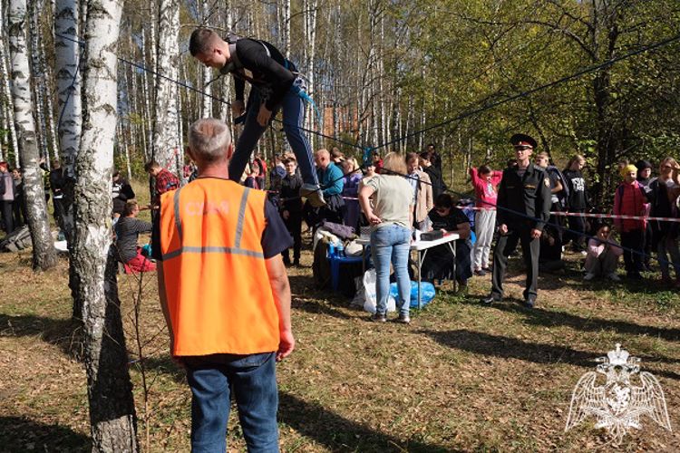 В Курске воспитанники подшефного кадетского класса регионального Управления Росгвардии приняли участие в соревнованиях по туризму памяти Героя России Андрея Хмелевского