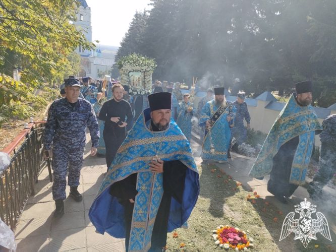 Росгвардия обеспечила безопасность Крестного хода в Курске