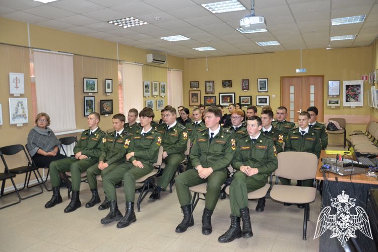 В Курске сотрудник СОБР «Кмет» провел встречу в рамках проекта «Герои Отечества»