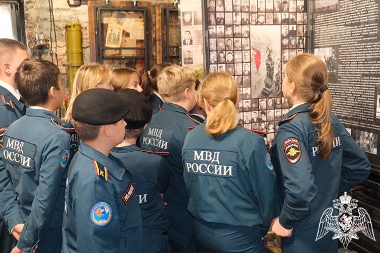 Курские школьники посетили музей регионального Управления Росгвардии