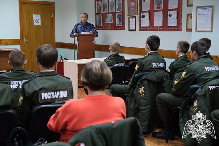 В Курске росгвардейцы провели День открытых дверей