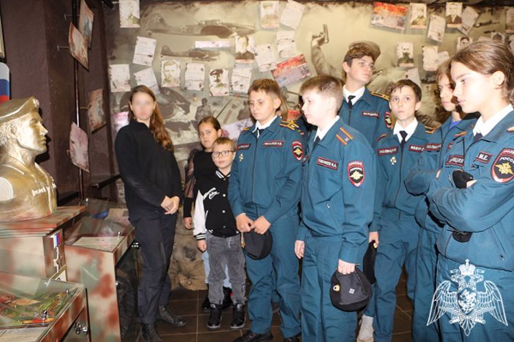 Росгвардейцы рассказами курским школьникам об истории ОМОН