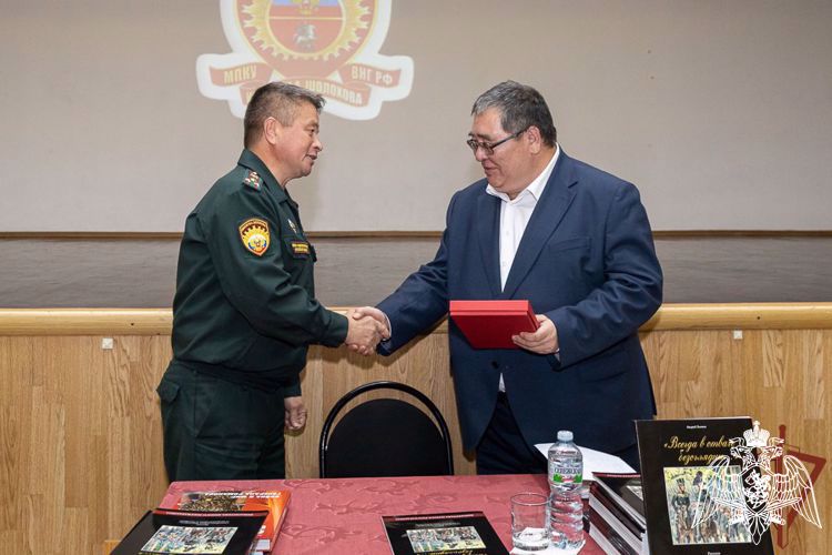 Росгвардия провела презентацию первой книги для подростков