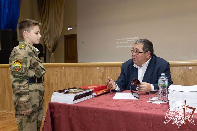 Росгвардия провела презентацию первой книги для подростков