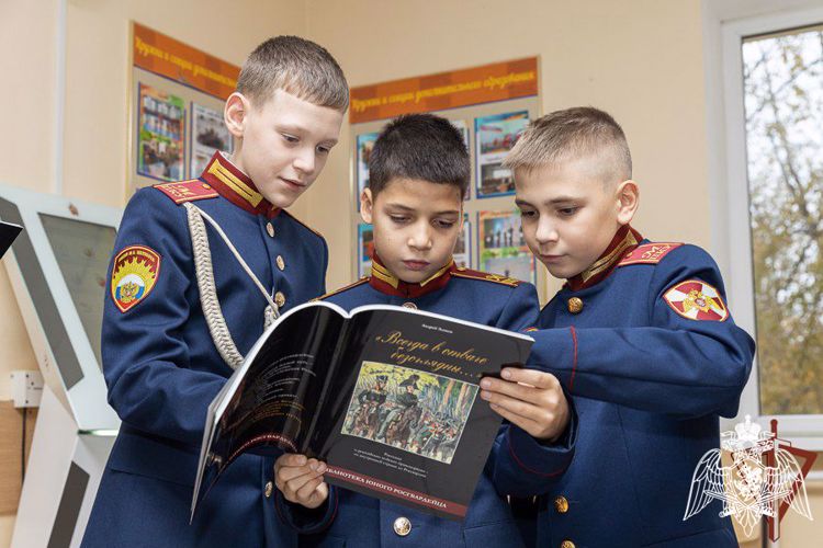 Росгвардия провела презентацию первой книги для подростков