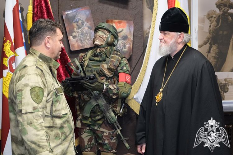 Икону Архистратига Михаила передали курским росгвардейцам
