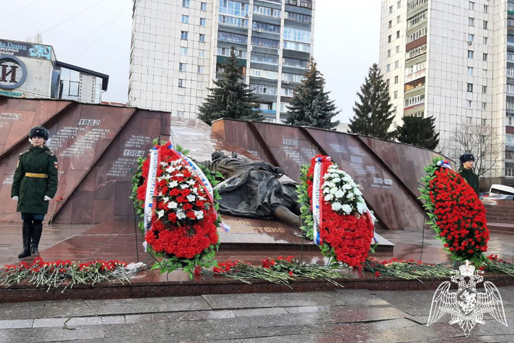 В Курске Росгвардия почтила память воинов - интернационалистов