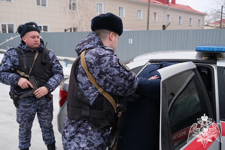 При содействии сотрудников Росгвардии задержан подозреваемый в убийстве в Курске