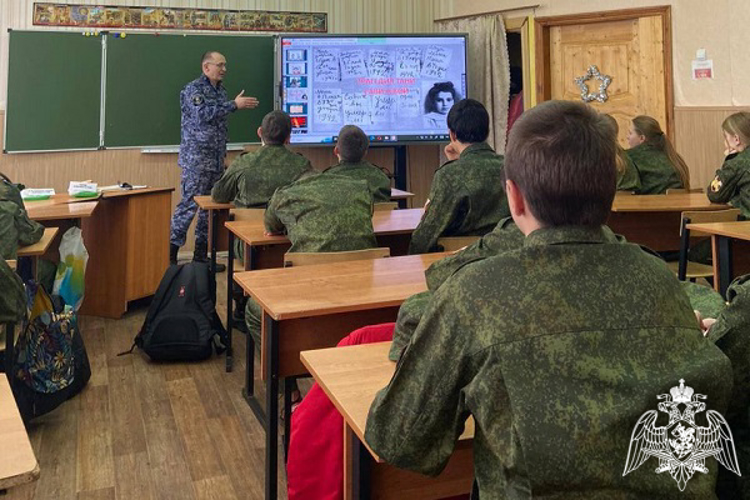 В Курске офицеры Росгвардии рассказали подшефным воспитанникам о Дне полного освобождения Ленинграда от фашистской блокады