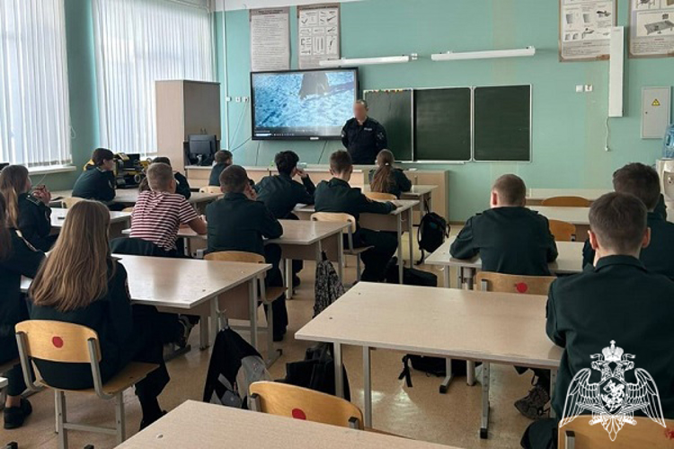 В Курске офицеры Росгвардии рассказали подшефным воспитанникам о Дне полного освобождения Ленинграда от фашистской блокады