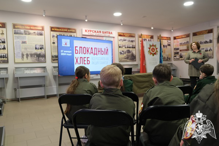 В Курске Росгвардия приняла участие в акции «Блокадный хлеб»