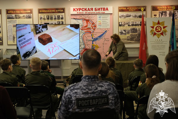 В Курске Росгвардия приняла участие в акции «Блокадный хлеб»