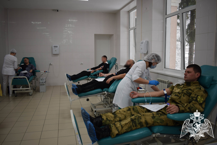 В Курске росгвардейцы поддержали донорскую акцию «Равнение на добро»