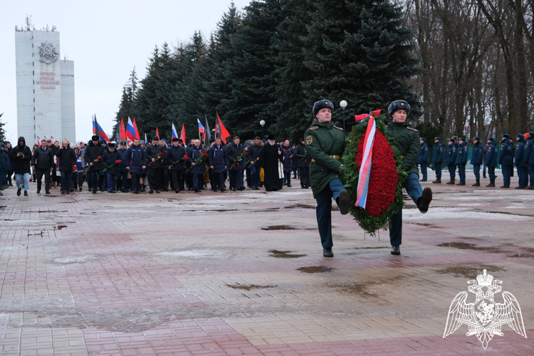 Представители Росгвардии почтили память погибших защитников и мирных жителей города Курска