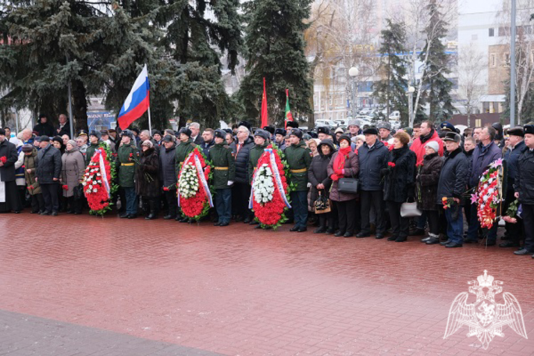 В Курске росгвардейцы почтили память погибших воинов-интернационалистов 
