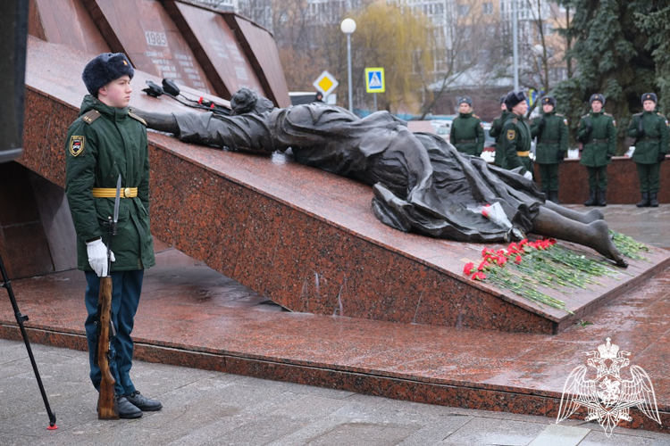 В Курске росгвардейцы почтили память погибших воинов-интернационалистов 