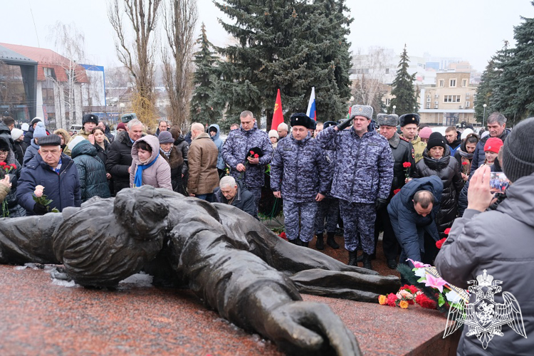 В Курске росгвардейцы почтили память погибших воинов-интернационалистов 