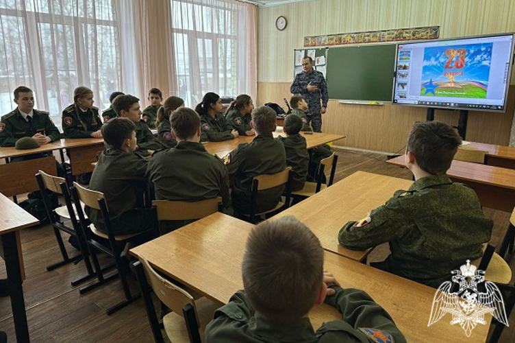 В Курске росгвардейцы провели уроки мужества, посвященные Дню защитника Отечества