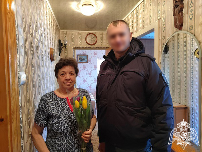 Курские росгвардейцы поздравили с Международным женским днем матерей и вдов погибших товарищей 