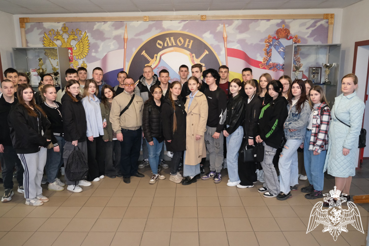В Курске росгвардейцы провели День открытых дверей в ОМОН «Финист»