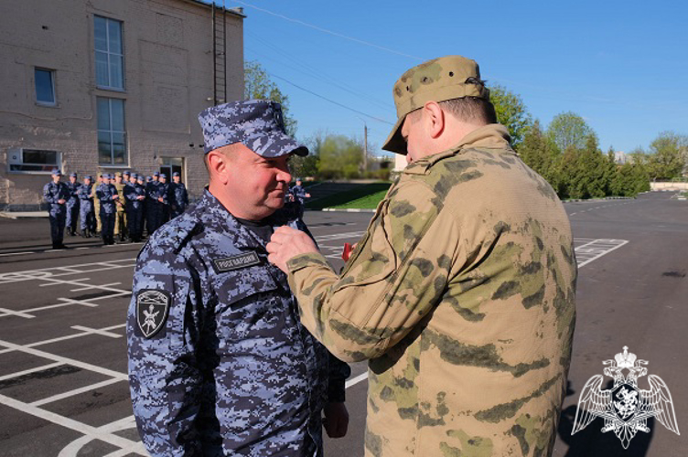 В Курске поощрили военнослужащих и сотрудников Росгвардии