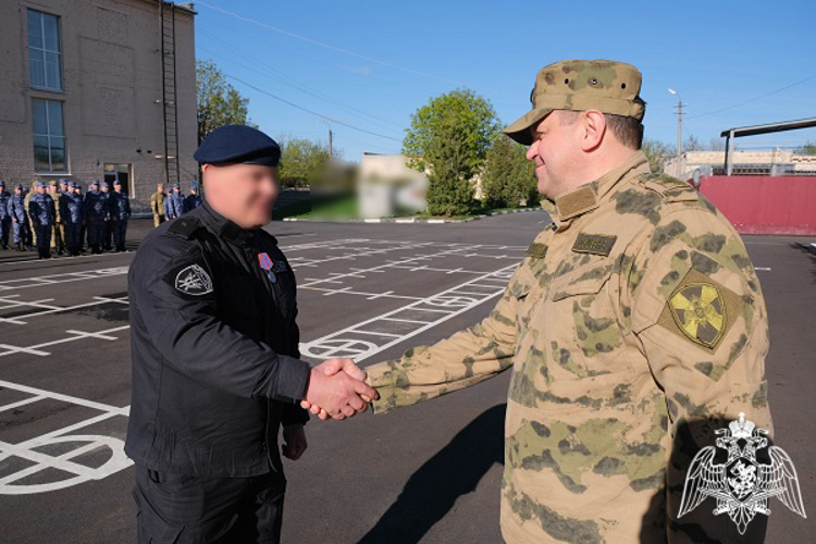 В Курске поощрили военнослужащих и сотрудников Росгвардии