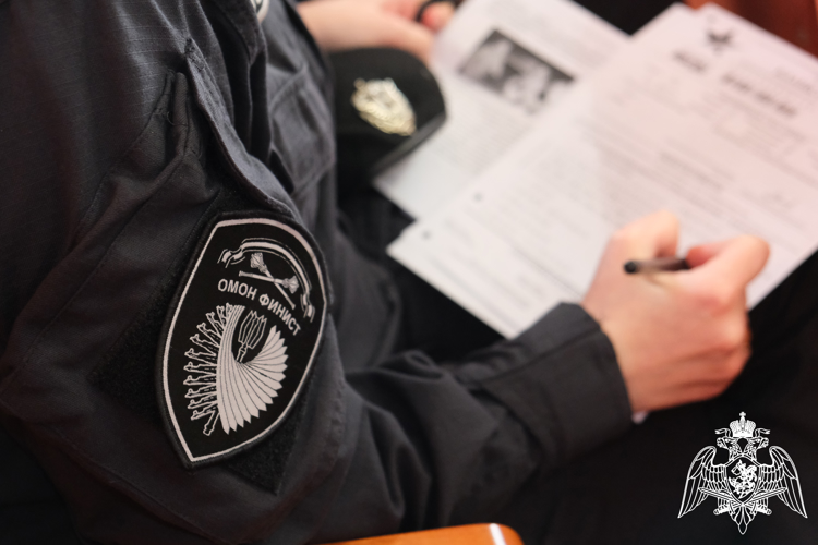 В Курске росгвардейцы написали «Диктант Победы»