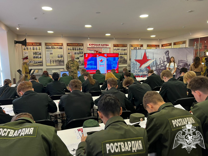 В Курске росгвардейцы написали «Диктант Победы»