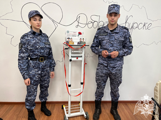 В Курске росгвардейцы поддержали благотворительную акцию «Красная гвоздика»