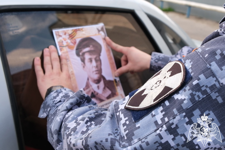 Росгвардейцы присоединились к акции «Бессмертный автополк» в Курске