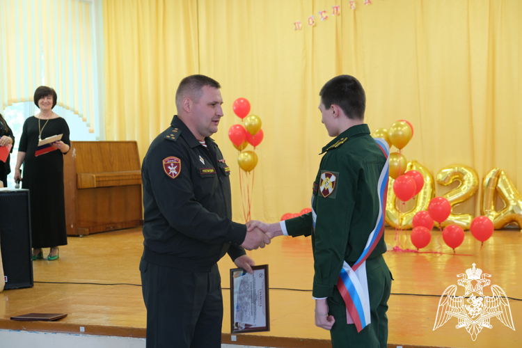 В Курске для подшефных воспитанников регионального Управления Росгвардии прозвенели последние звонки