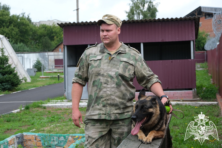 ГЕНЕРАЛ-ПОЛКОВНИК АЛЕКСЕЙ ВОРОБЬЕВ ПОЗДРАВИЛ КИНОЛОГОВ РОСГВАРДИИ С ПРОФЕССИОНАЛЬНЫМ ПРАЗДНИКОМ