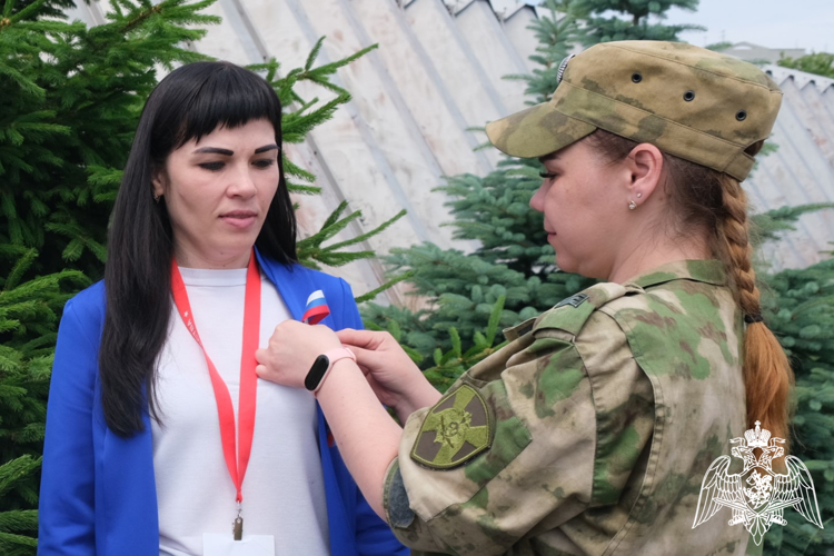 В Курске Росгвардейцы принимают участие в акции «Российский триколор»
