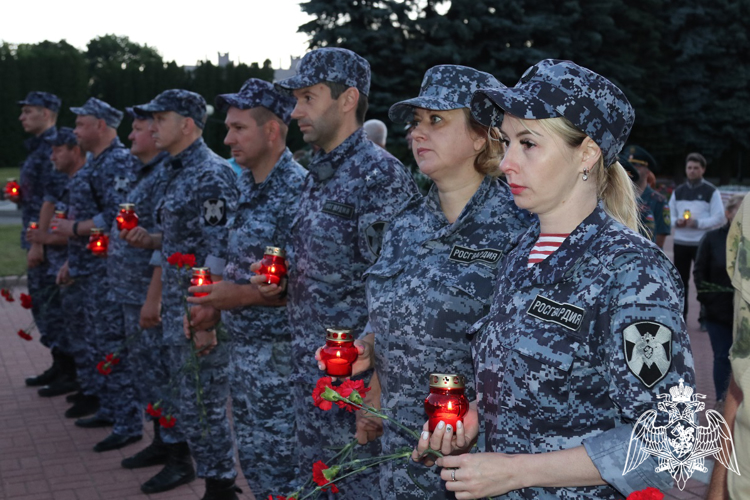 В Курске росгвардейцы стали  участниками Всероссийской акции «Свеча памяти»