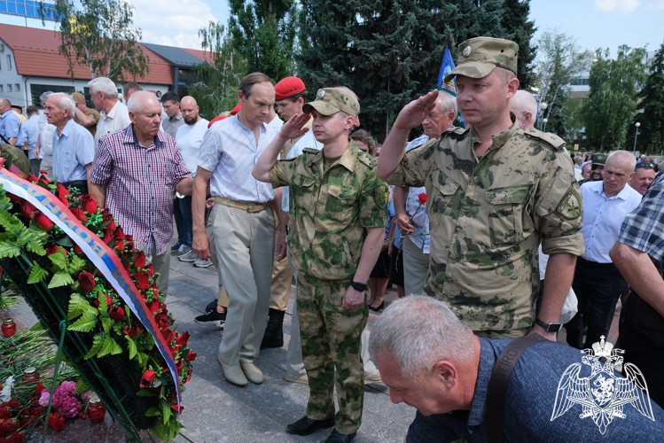 В Курске росгвардейцы почтили память ветеранов боевых действий