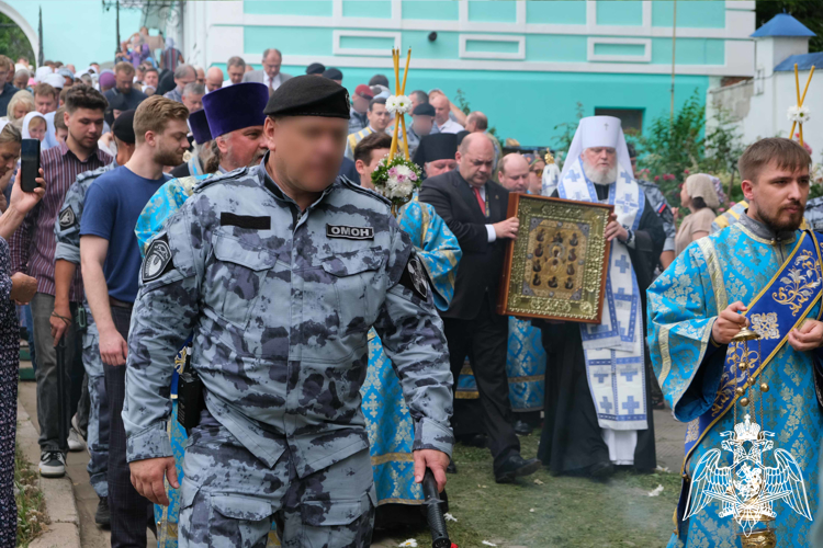 Росгвардия обеспечила общественный порядок во время передвижения  иконы Божией Матери «Знамение» Курская Коренная 