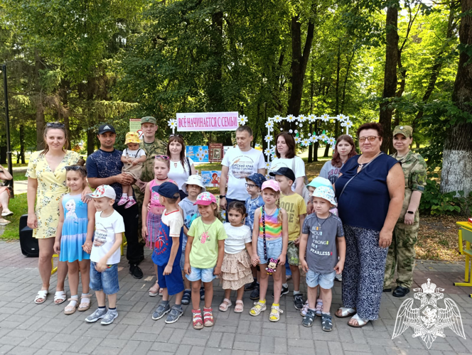 В Курске в рамках Года семьи росгвардецы приняли участие в тематическом мероприятии
