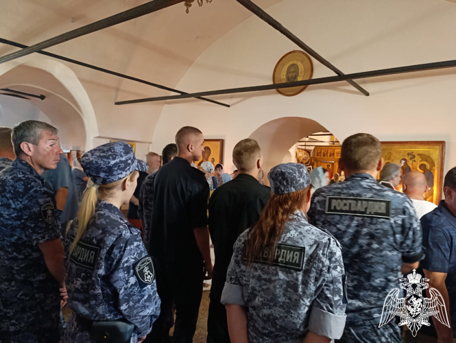 В Курске росгвардейцы приняли участие в молебне, посвященном памяти святого князя Владимира
