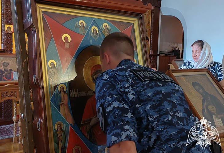 В Курске росгвардейцы приняли участие в молебне, посвященном памяти святого князя Владимира