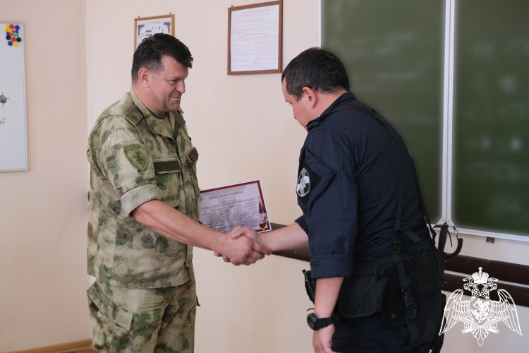 Начальник Управления Росгвардии по Курской области поздравил  специальный отряд быстрого реагирования с Днем образования