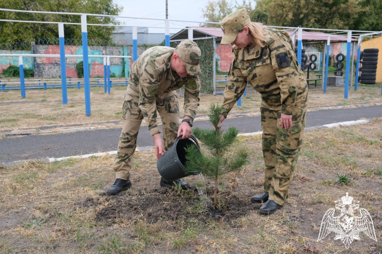 Росгвардецы присоединились к всероссийской экологической акции «Зеленая Россия» в Курске