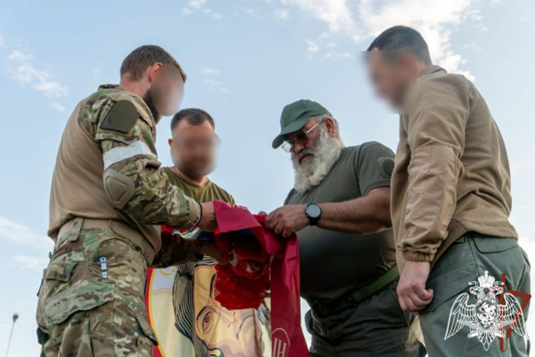 Священнослужители РПЦ навестили росгвардейцев, выполняющих служебно-боевые задачи в Курской области