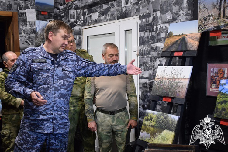 В Курске открылась фотовыставка творческих фоторабот росгвардейцев