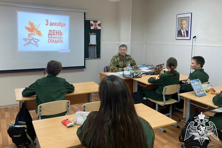 Росгвардецы провели уроки мужества для курских школьников