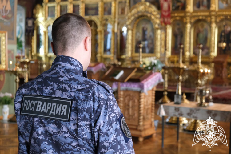 В Курске росгвардейцы приняли участие в молебне, посвященному празднованию Крещения Господня 